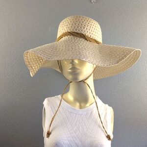 Straw Hat Wide-Brimmed Cream